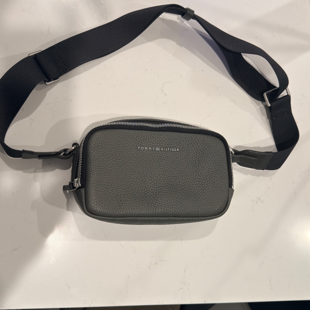 Tommy Hilfiger Premium Leather Crossbody - Dark Woodland